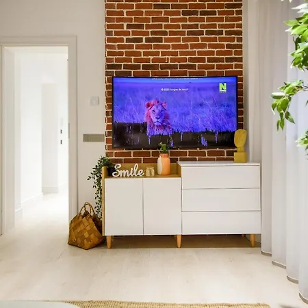 Modern Symphony - Stunning Apartment